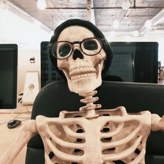 Скелет как образ среднестатистической девушки в Инстаграме
