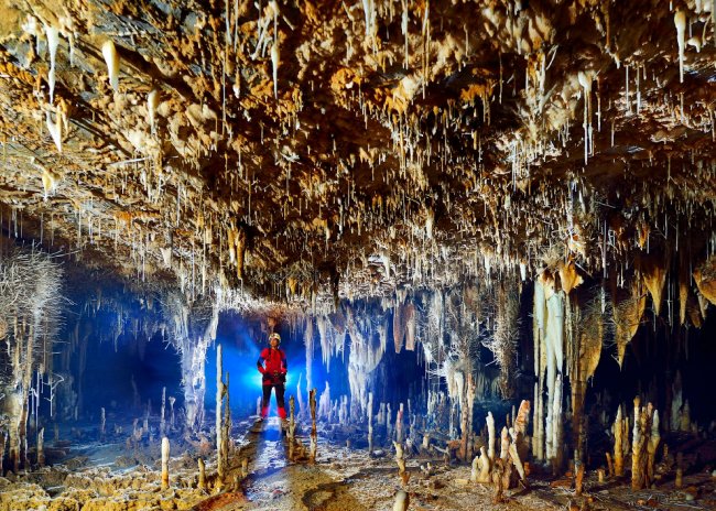 Невероятно красивая известняковая пещера в Бразилии