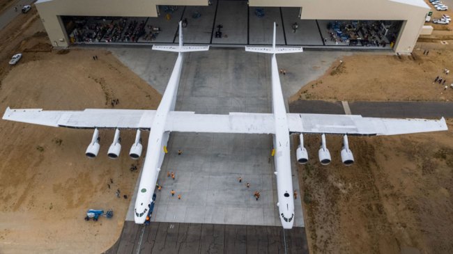 Stratolaunch – самый большой с мире самолет