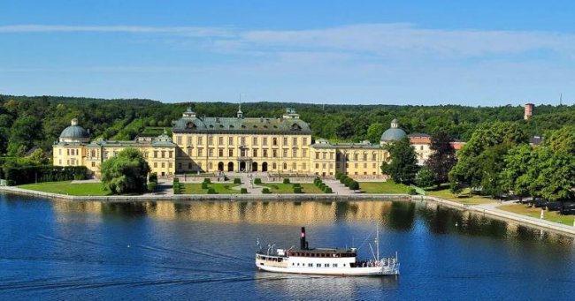 Шведская королева чувствует «добрые привидения» в замке Дроттнингхольм 