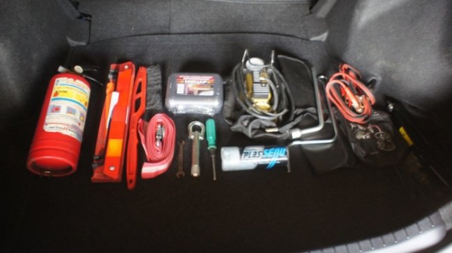 Как правильно держать огнетушитель в машине