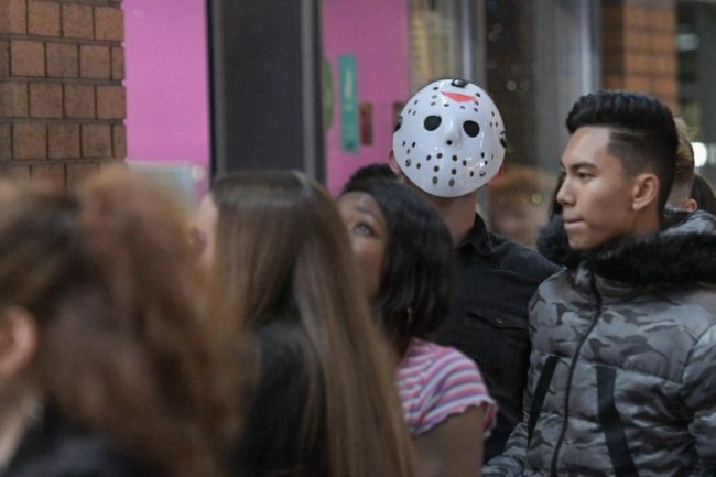 Британская молодежь начала отмечать Хэллоуин