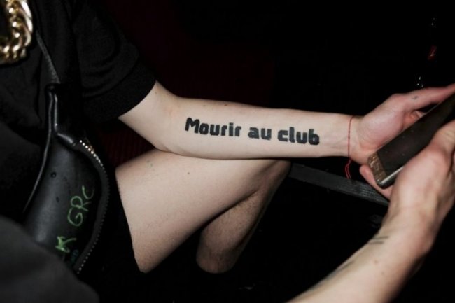 В ночных клубах Парижа творится полная дичь