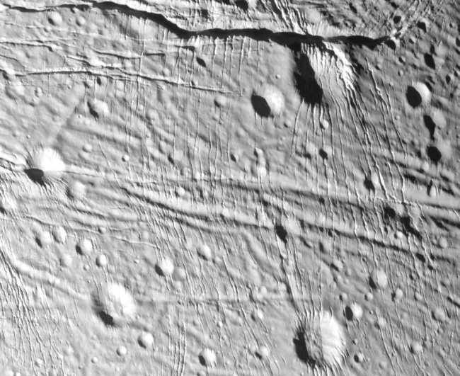 Энцелад — шестой спутник Сатурна
