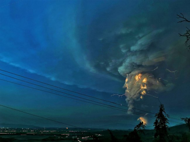 Извержения вулкана Тааль на Филиппинах