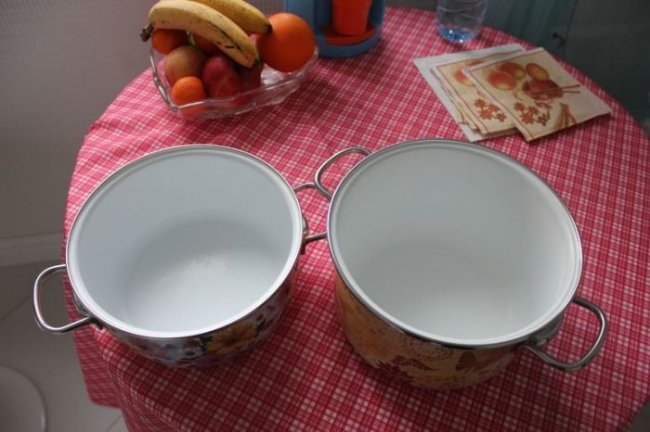 Простой способ очистить нагар на эмалированной посуде (5 фото)