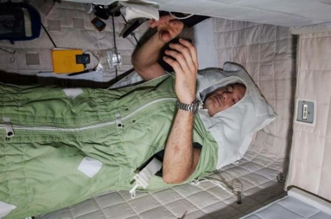 Как спят космонавты