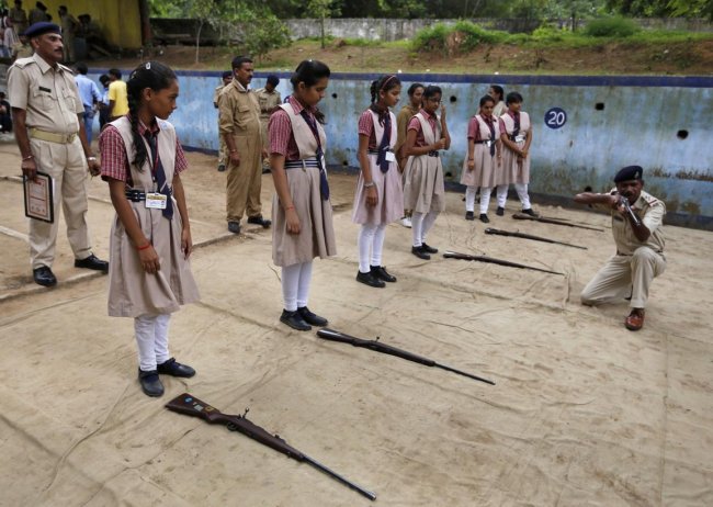 Как индийские женщины проходят военную подготовку