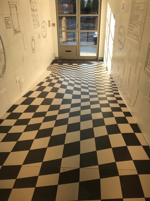Интересная оптическая иллюзия в английском салоне керамической плитки